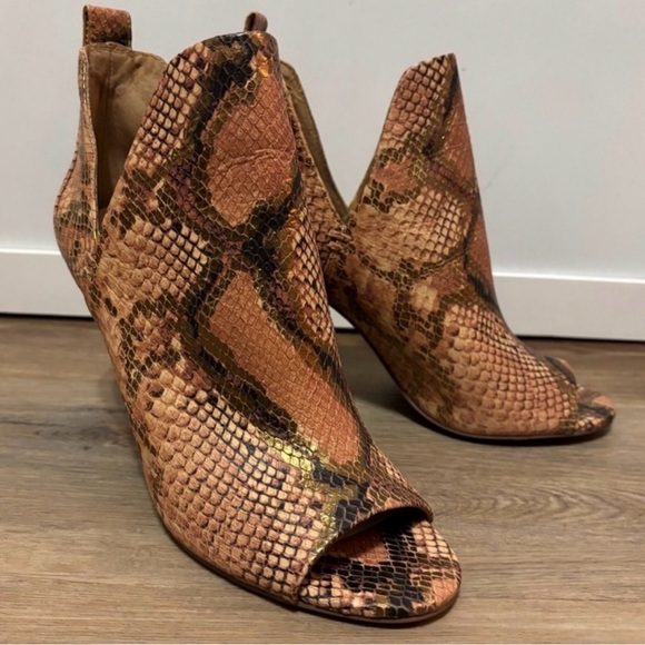 Vince Camuto Allanna Snakeskin Print Peep Toe Stiletto Booties brown copper NIB - Picture 10 of 11